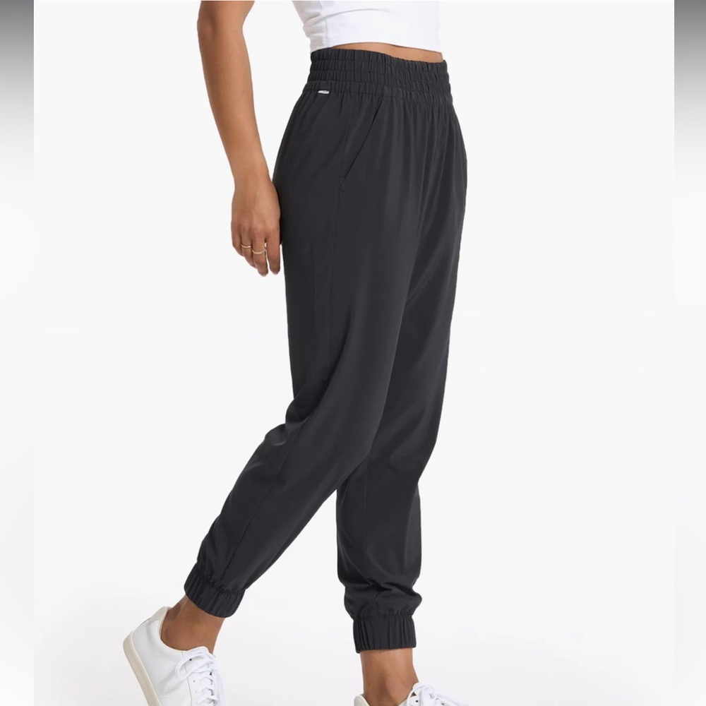Vuori Villa Jogger in Black